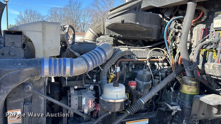 image for item FG0003 2020 Peterbilt 579 semi truck