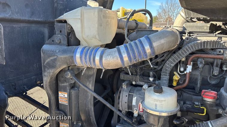 image for item FG0003 2020 Peterbilt 579 semi truck