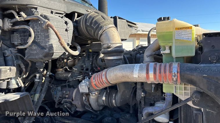 image for item FG0003 2020 Peterbilt 579 semi truck