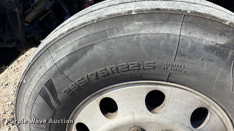 image for item FG0003 2020 Peterbilt 579 semi truck