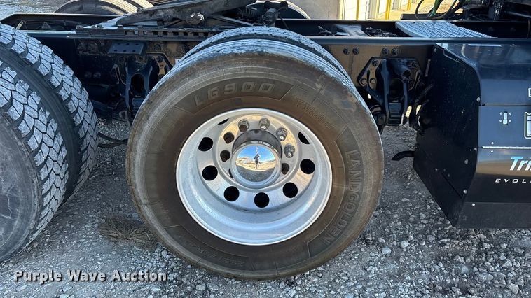 image for item FG0003 2020 Peterbilt 579 semi truck