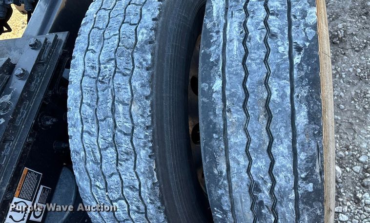 image for item FG0003 2020 Peterbilt 579 semi truck