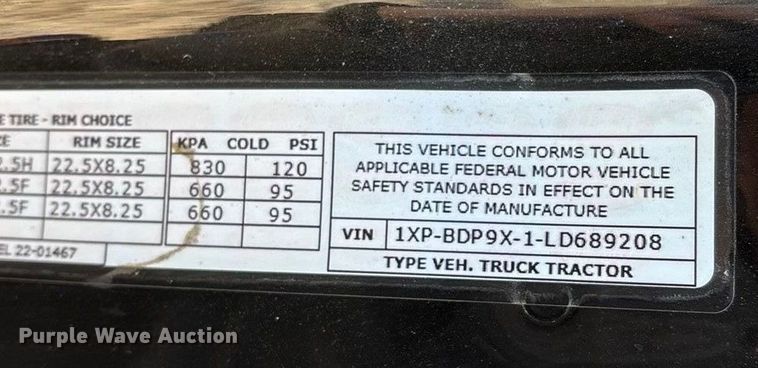 image for item FG0003 2020 Peterbilt 579 semi truck