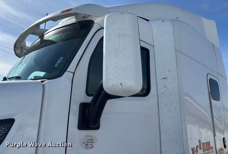 image for item FG0004 2015 Peterbilt 579 semi truck