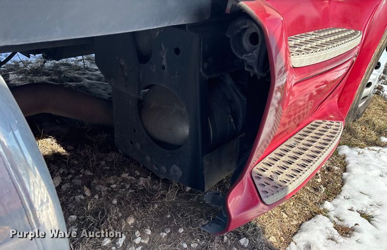 image for item FG0004 2015 Peterbilt 579 semi truck