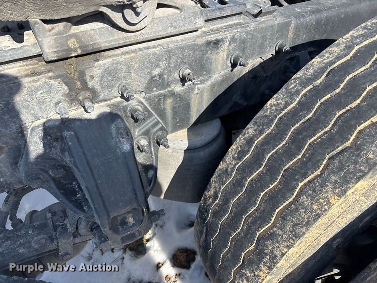 image for item FG0004 2015 Peterbilt 579 semi truck