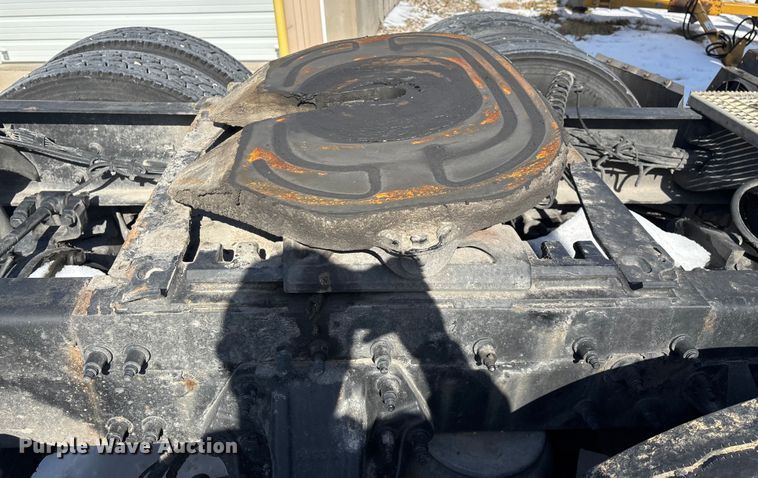 image for item FG0004 2015 Peterbilt 579 semi truck