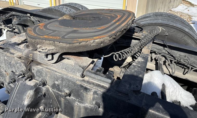 image for item FG0004 2015 Peterbilt 579 semi truck