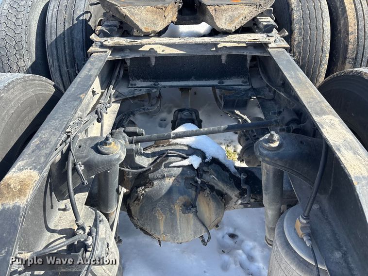 image for item FG0004 2015 Peterbilt 579 semi truck