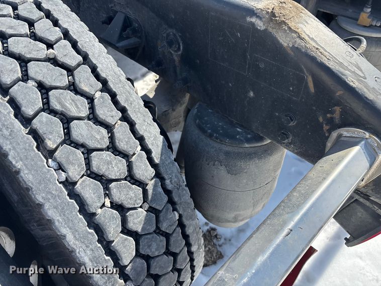 image for item FG0004 2015 Peterbilt 579 semi truck