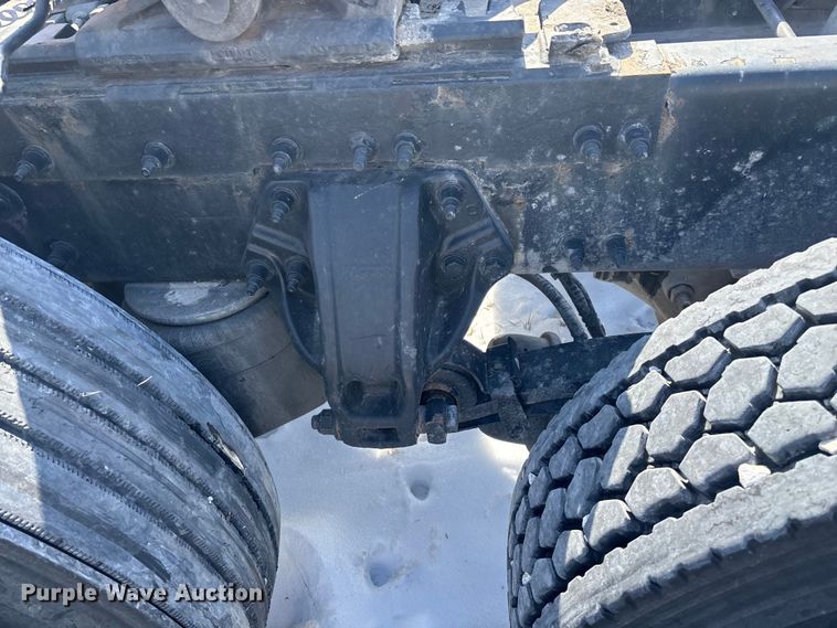 image for item FG0004 2015 Peterbilt 579 semi truck