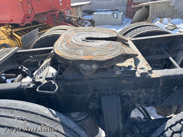 image for item FG0004 2015 Peterbilt 579 semi truck