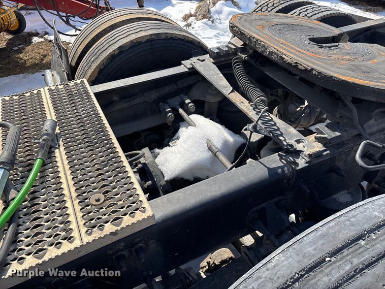 image for item FG0004 2015 Peterbilt 579 semi truck