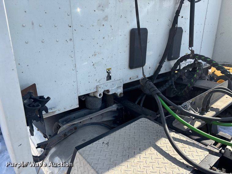 image for item FG0004 2015 Peterbilt 579 semi truck