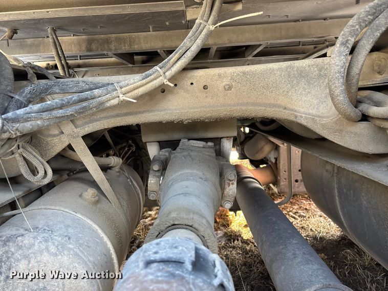 image for item FG0004 2015 Peterbilt 579 semi truck