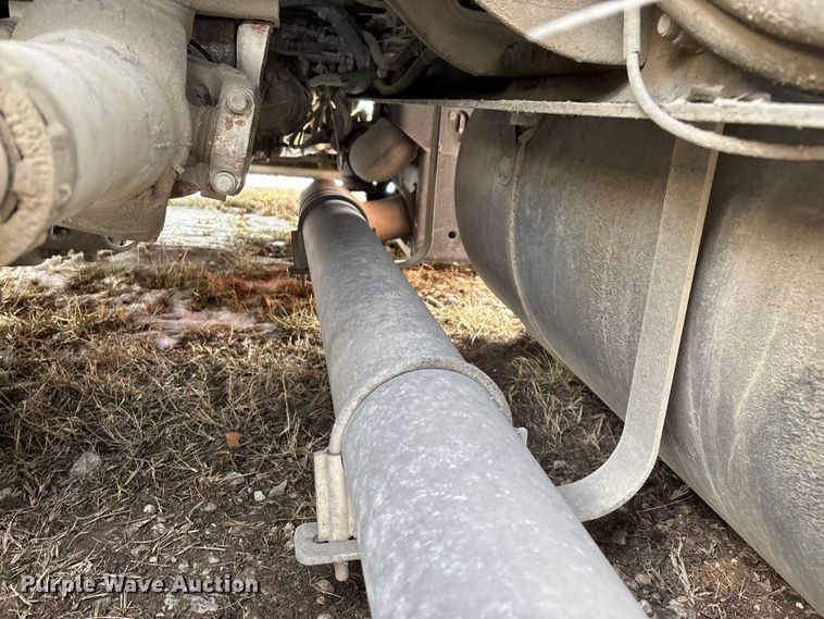 image for item FG0004 2015 Peterbilt 579 semi truck