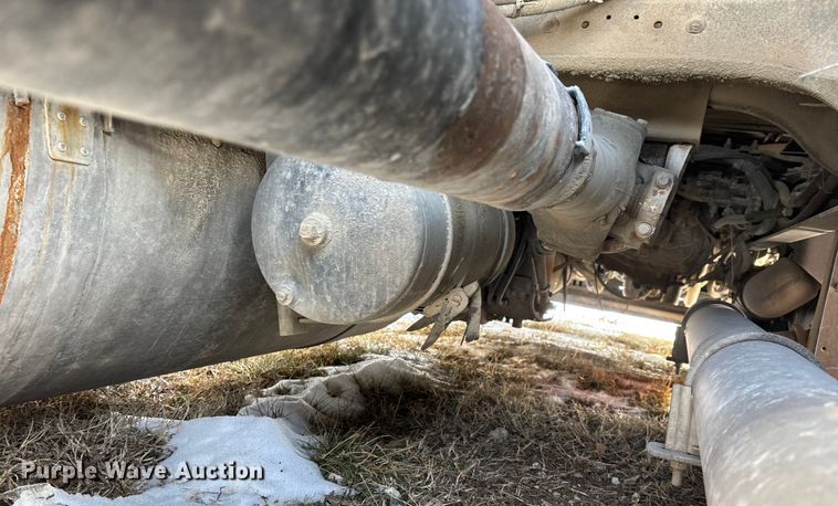 image for item FG0004 2015 Peterbilt 579 semi truck