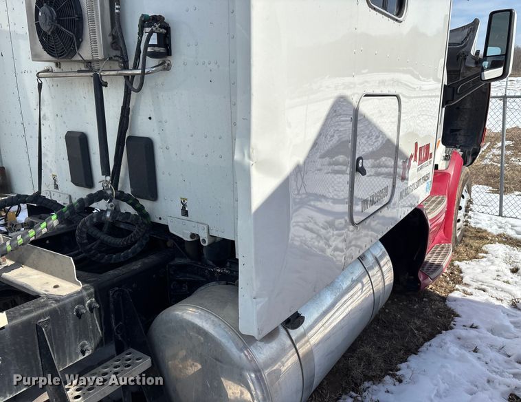 image for item FG0004 2015 Peterbilt 579 semi truck