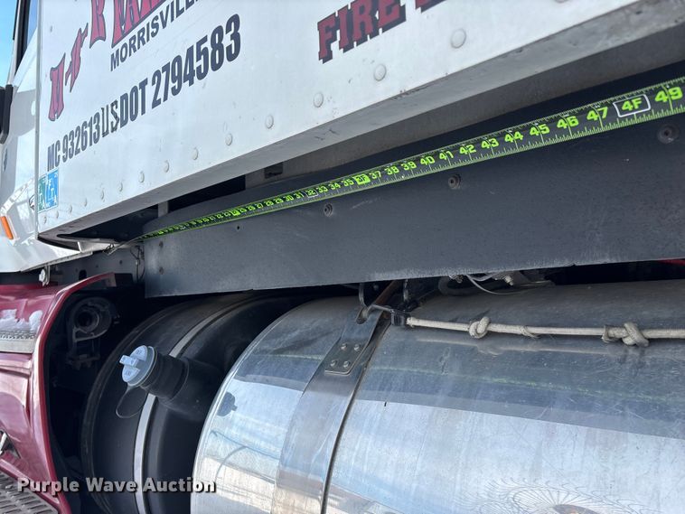 image for item FG0004 2015 Peterbilt 579 semi truck