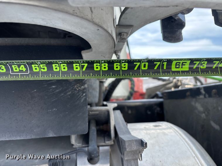 image for item FG0004 2015 Peterbilt 579 semi truck