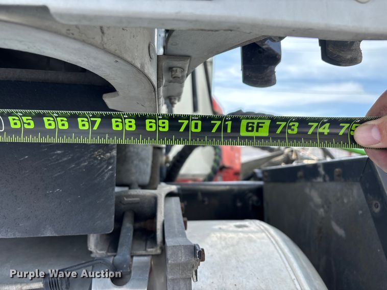 image for item FG0004 2015 Peterbilt 579 semi truck