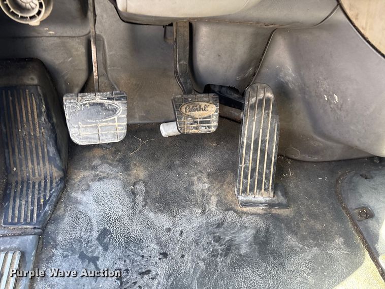 image for item FG0004 2015 Peterbilt 579 semi truck