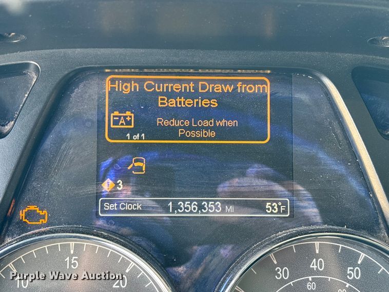 image for item FG0004 2015 Peterbilt 579 semi truck