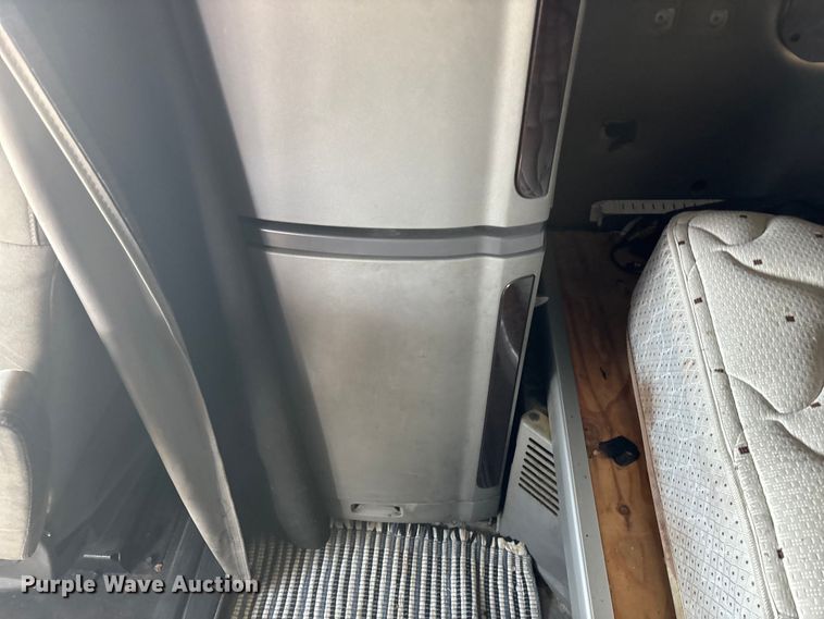 image for item FG0004 2015 Peterbilt 579 semi truck