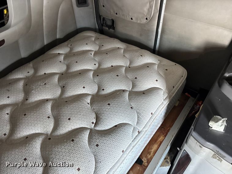 image for item FG0004 2015 Peterbilt 579 semi truck