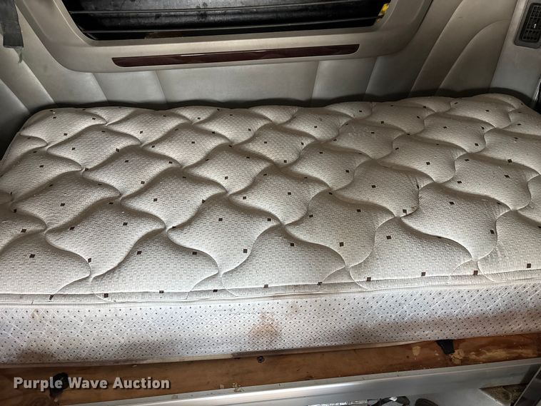 image for item FG0004 2015 Peterbilt 579 semi truck