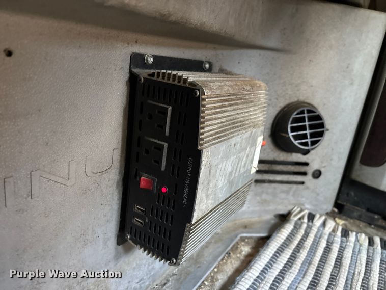 image for item FG0004 2015 Peterbilt 579 semi truck