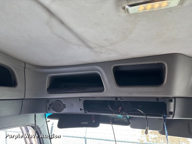 image for item FG0004 2015 Peterbilt 579 semi truck