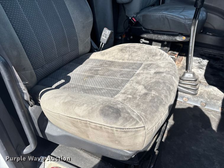 image for item FG0004 2015 Peterbilt 579 semi truck