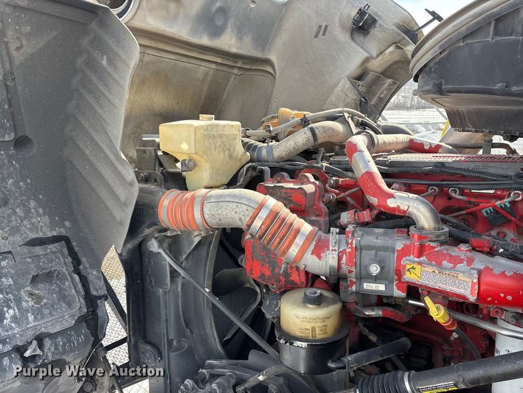 image for item FG0004 2015 Peterbilt 579 semi truck