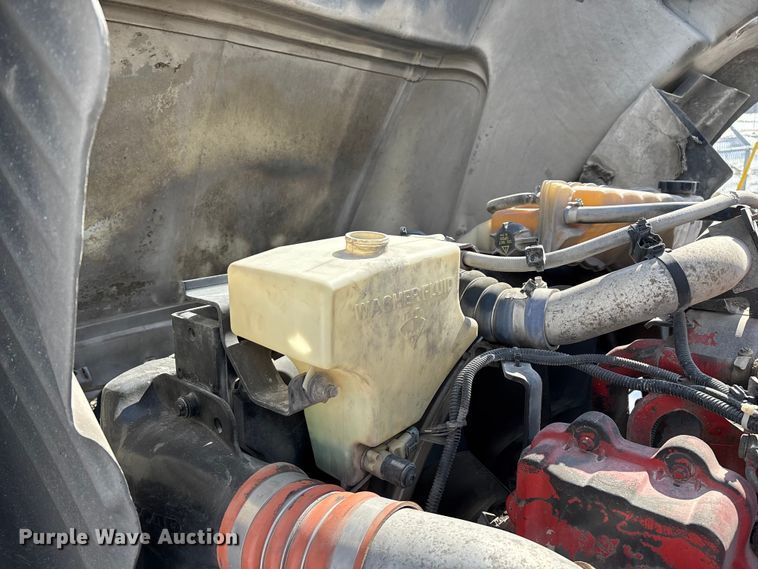 image for item FG0004 2015 Peterbilt 579 semi truck