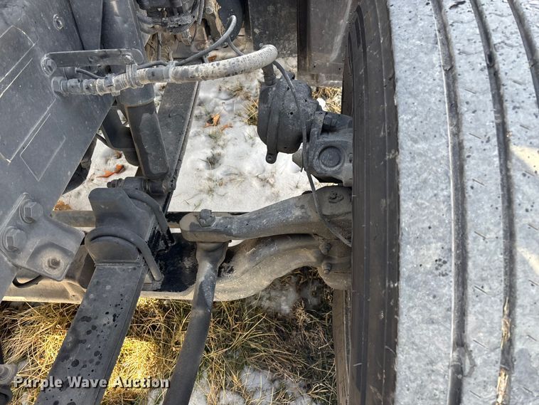 image for item FG0004 2015 Peterbilt 579 semi truck