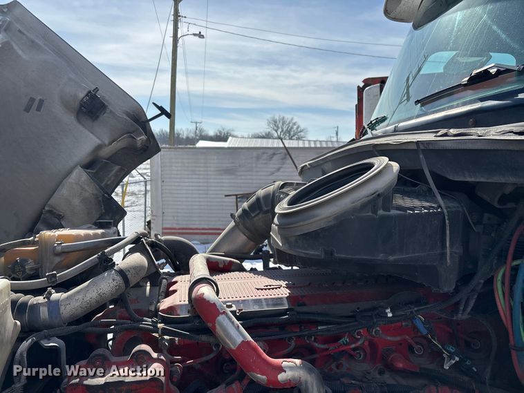 image for item FG0004 2015 Peterbilt 579 semi truck