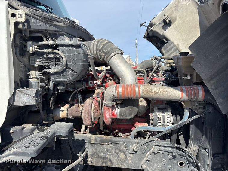 image for item FG0004 2015 Peterbilt 579 semi truck