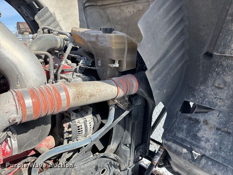 image for item FG0004 2015 Peterbilt 579 semi truck