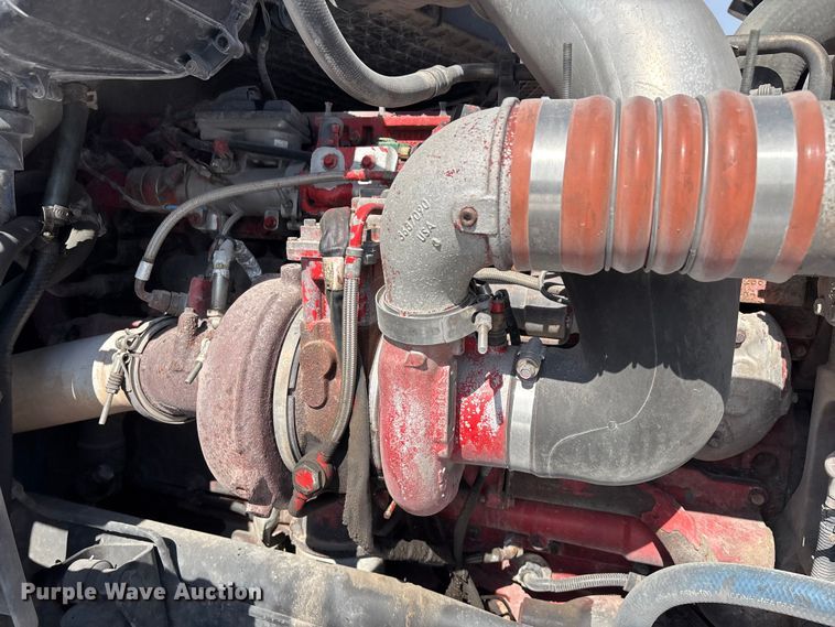 image for item FG0004 2015 Peterbilt 579 semi truck