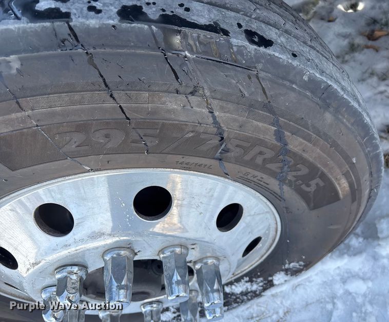 image for item FG0004 2015 Peterbilt 579 semi truck