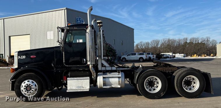 image for item FG0057 2005 Peterbilt 378 semi truck