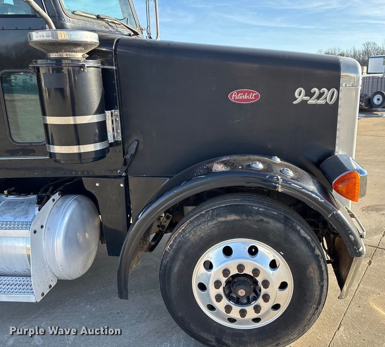 image for item FG0057 2005 Peterbilt 378 semi truck