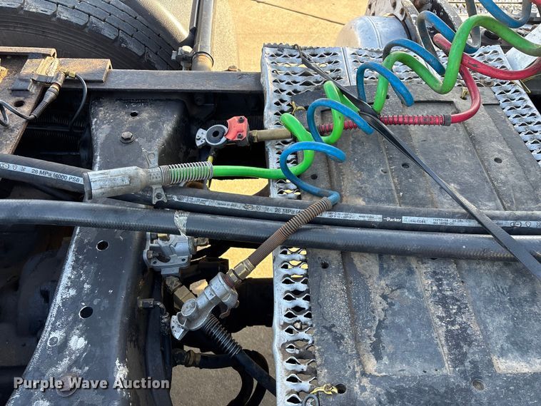 image for item FG0057 2005 Peterbilt 378 semi truck