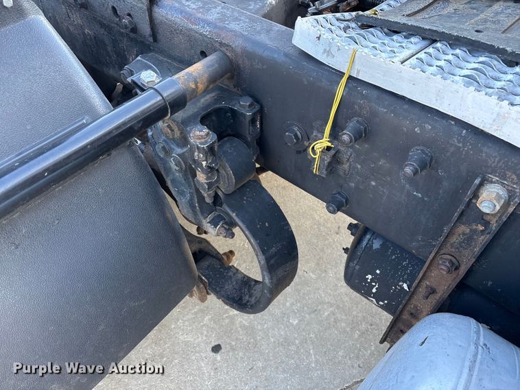 image for item FG0057 2005 Peterbilt 378 semi truck