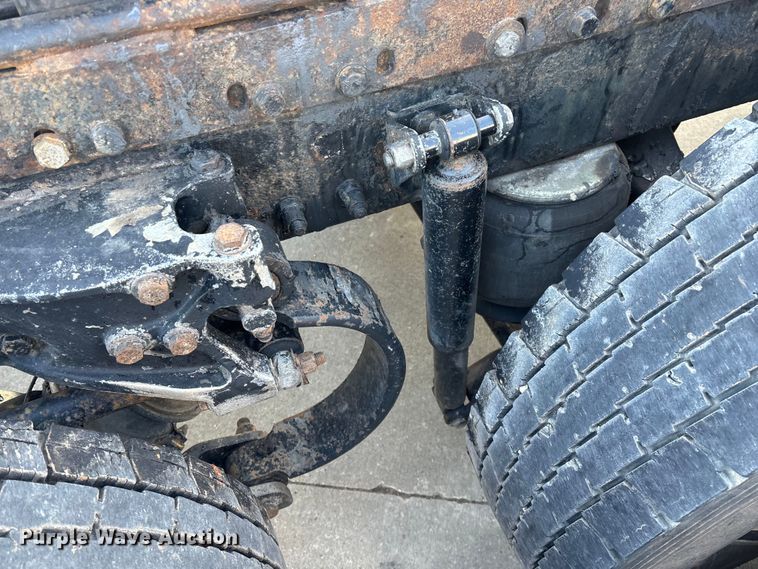 image for item FG0057 2005 Peterbilt 378 semi truck