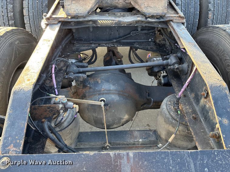 image for item FG0057 2005 Peterbilt 378 semi truck