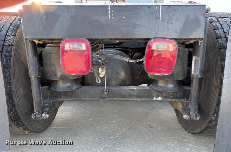 image for item FG0057 2005 Peterbilt 378 semi truck