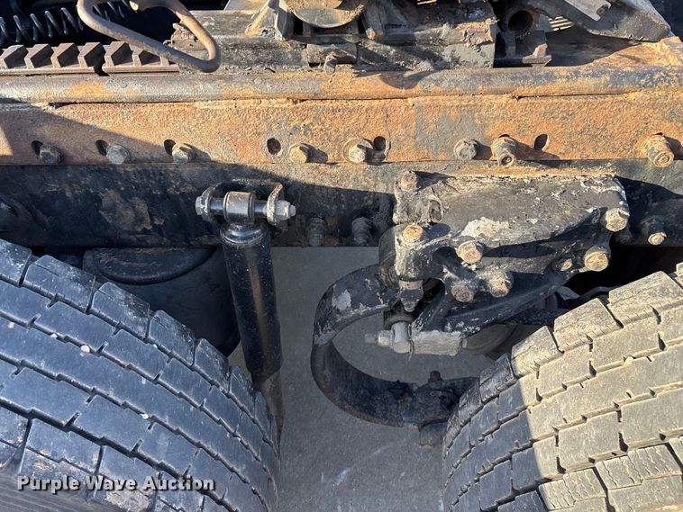 image for item FG0057 2005 Peterbilt 378 semi truck