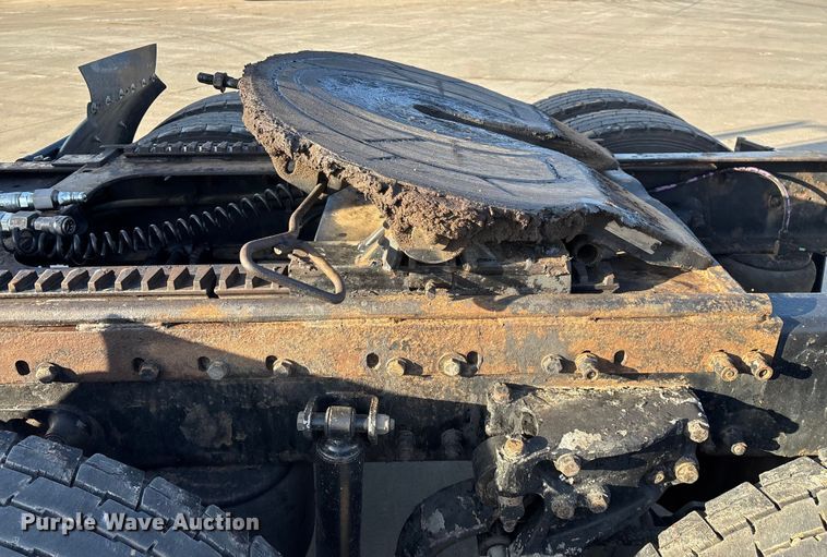 image for item FG0057 2005 Peterbilt 378 semi truck